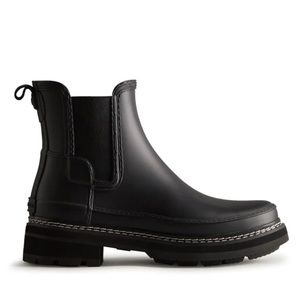 Hunter Women's Refined Chelsea Boots in black size 9
